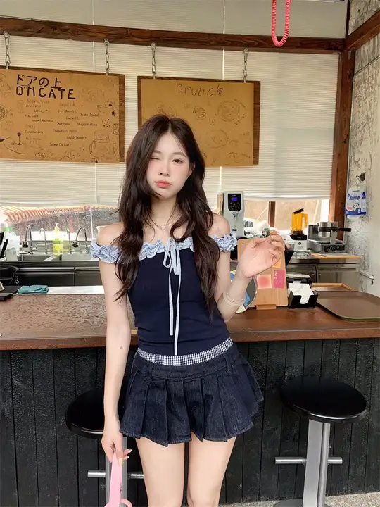 華やかなデザインのオフショルダーカラー切替トップス【女性用・夏季・体型カバー・スリムフィット】