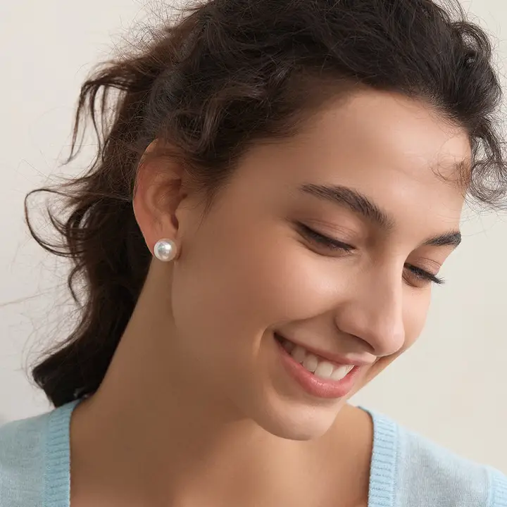 小灯泡デザイン パールピアス【高品質・韓国風】