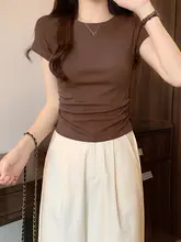 カフェブラウンの丸首短袖Tシャツ【タイトフィット・ウエストデザイン・シンプル】