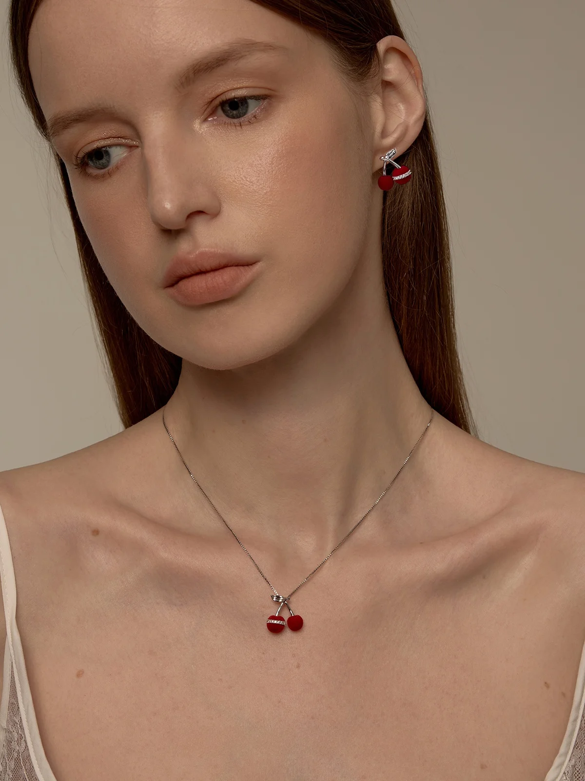 果物デザインのシルクタッチネックレス：女性向けクリスマスプレゼントとしての実用性とデザイン特性