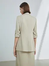洗練されたデザインの女性用ジャケット【高級感・ビジネススタイル・夏用・フィット】