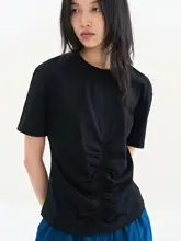 ユニークな結びデザインのコットン黒白二色Tシャツ【春夏用・ウエストシェイプ】