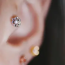 ミニ立体花のイヤリング【デイジーデザイン・細いフレーム・女性用】