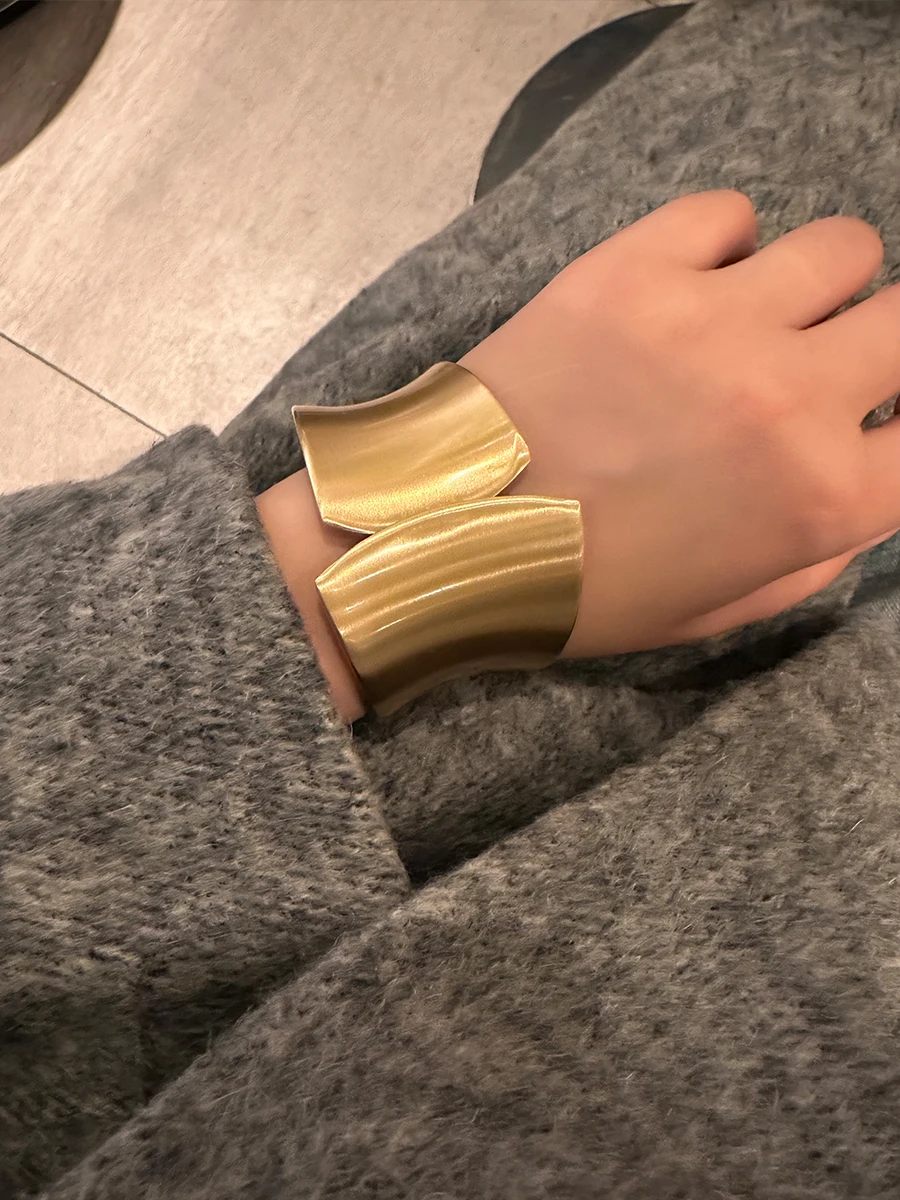 ブレスレット ゴールド 太め おすす め3選：どんな感じ？価格はいくら？男性向けと女性向けの違いは？