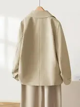 カジュアルでおしゃれな小柄女性用トレンチコート【春用・短め・高級感】