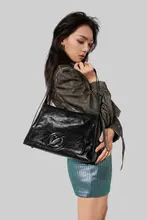 通勤用バッグ【大容量・ショルダーバッグ・高級牛皮】