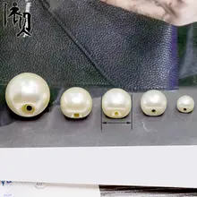 上品なデザインのパールボタンカーディガン【米白・女性用・アクセント付き】