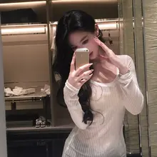 露背デザインの長袖Tシャツ【シンプルUネック・ホワイト・秋用】