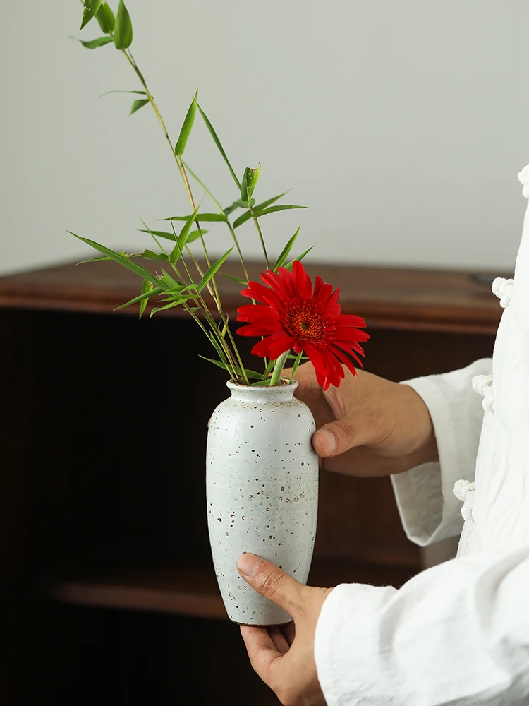 一人暮らし新生活をだけで揃えたら総額いくら？和風粗陶花瓶で心の余裕を生む完全ガイド