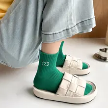 刺繍入り 韓国風 学院スタイルのスポーツ中筒ソックス【春夏用・薄手・ピンク・グリーン・ブルー】