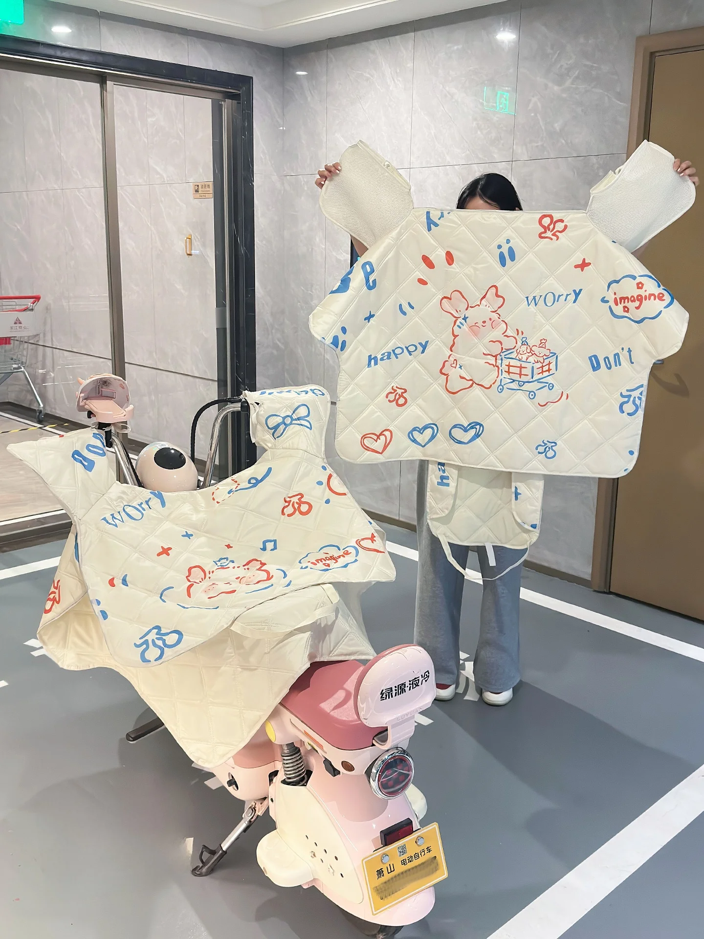 電動バイクの夏を快適に過ごすには、風よけカバーが鍵！？