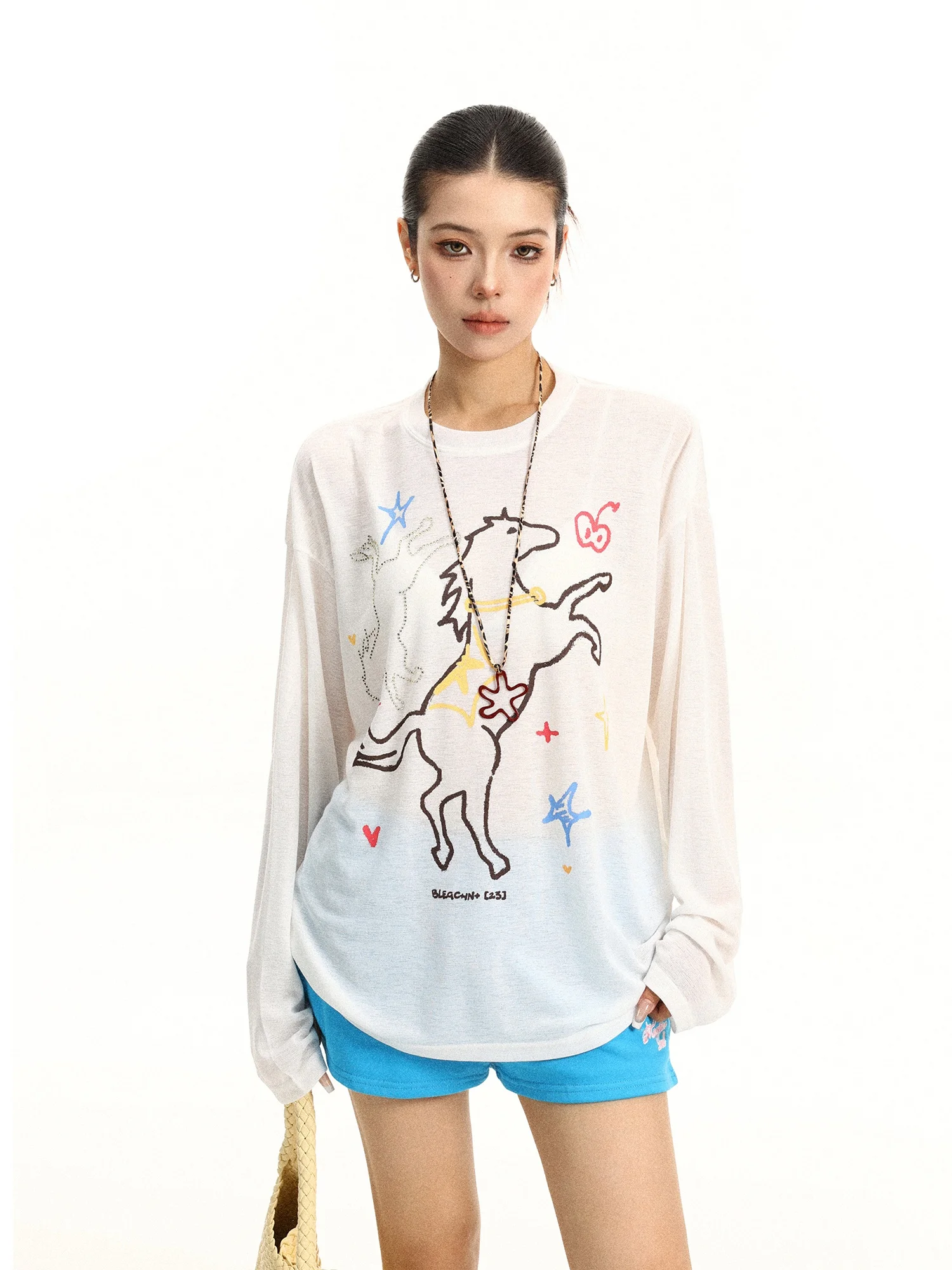 手描きポニーのデザイン長袖Tシャツ：日焼け止め機能と黄ばみ防止の実際
