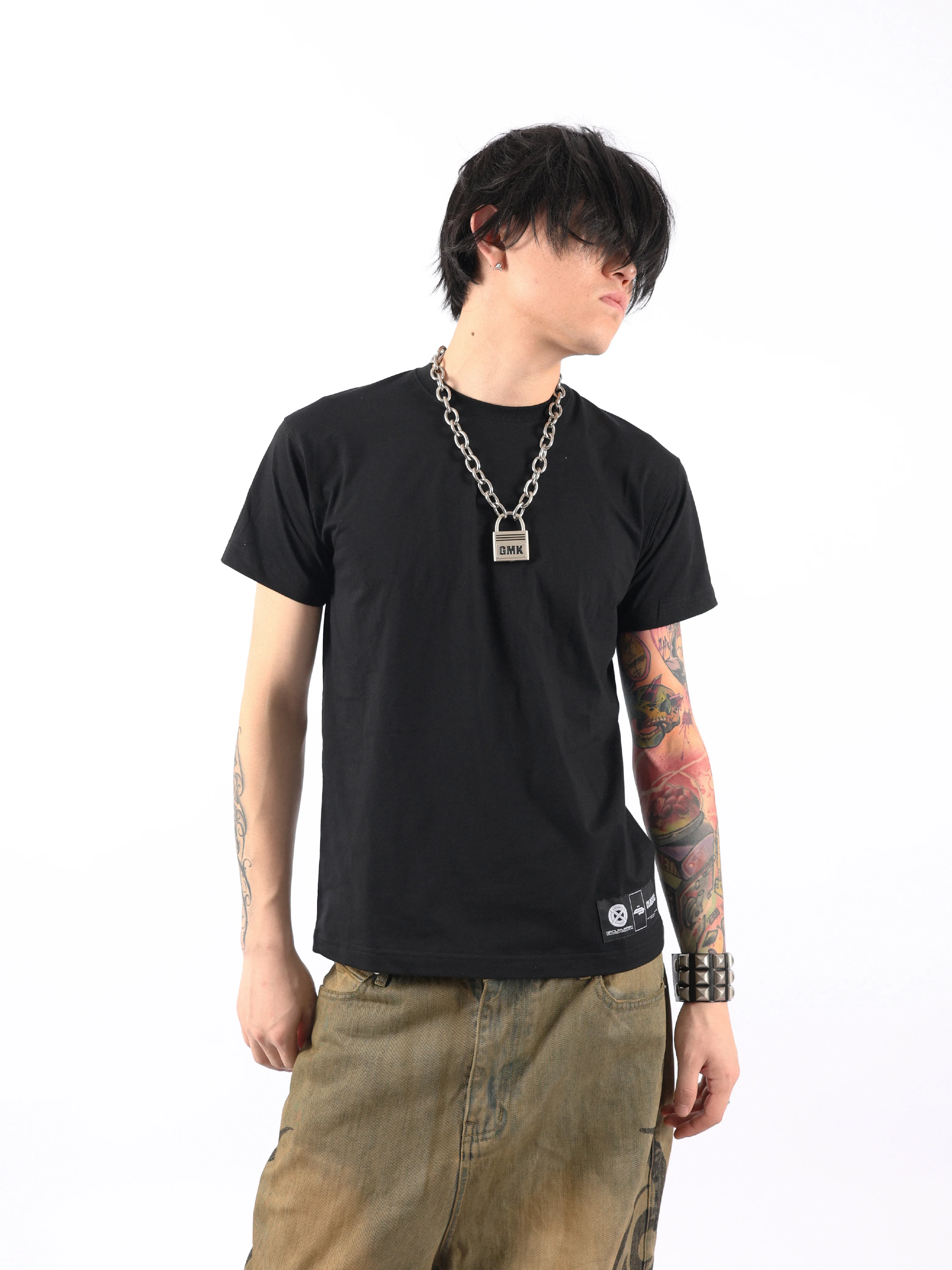 カジュアル ストリート 系のTシャツで失敗しない着こなしは？