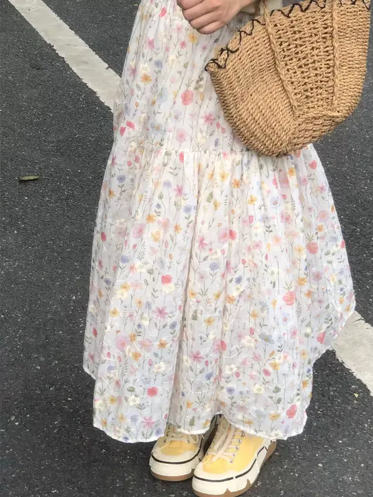 刺繍入りフラワープリントの女性用マキシスカート【Aライン・中丈・小柄対応】（セットアップ対応）