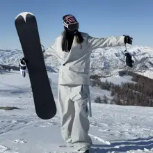 防寒性に優れた滑雪服【防水・防風・透湿・上下セットアップ対応】