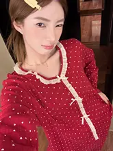 赤いポルカドットのパジャマ【女性用・綿素材・心形デザイン・快適なルームウェア】（セットアップ対応）