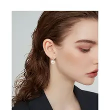 999純銀製 大きな真珠のイヤリング【気品漂うデザイン・イヤスタッド・軽やかな印象】