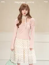 春にぴったりなピンクのVネック長袖Tシャツ【女性用・フリルデザイン・スリムフィット・お出かけ用】