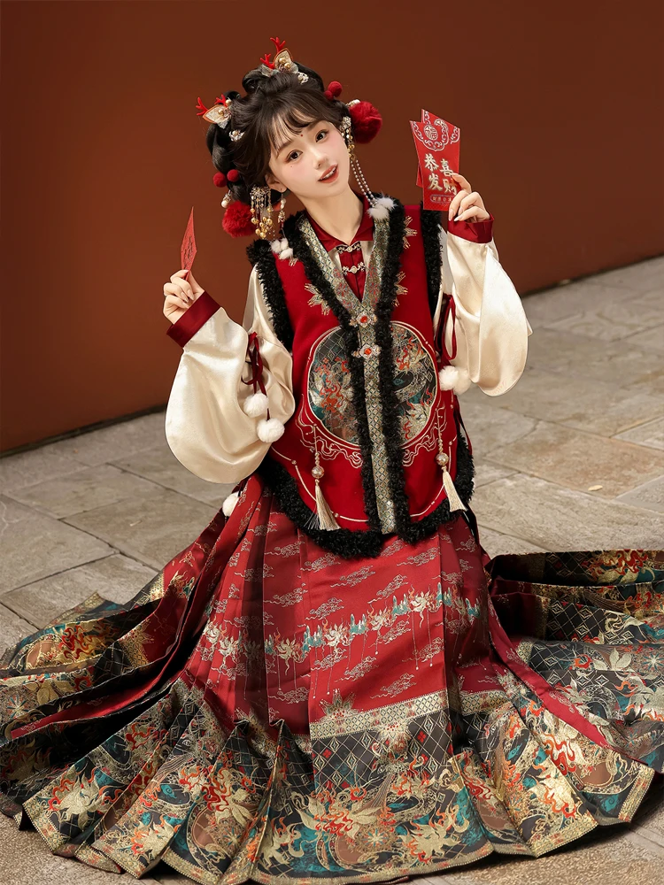 holiday 服 はどんなもので、どんな場面で着るの？