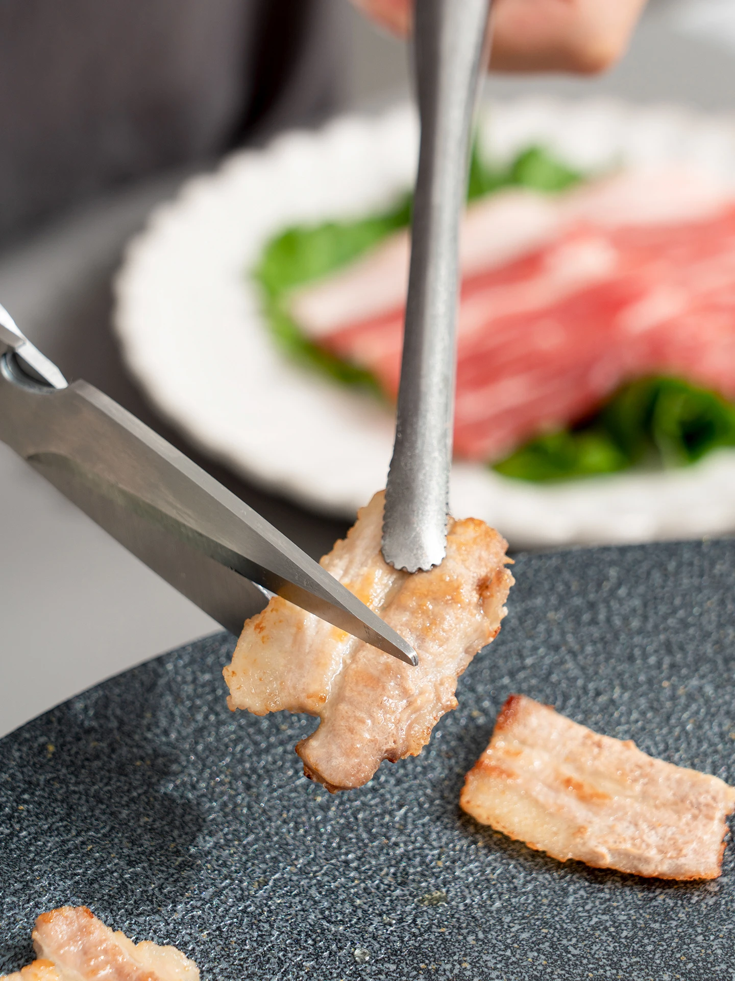 BBQ機材選びで迷うなら、この1つのトングが解決する理由は？