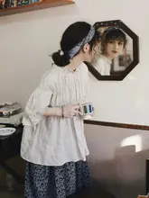 レトロデザインのフリル付きブラウス【コットンリネン・夏用・ゆったりシルエット】