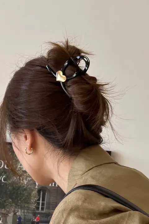 金属製ハート型ブラックヘアクリップ【中型・シャーククリップ】