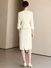 上品なデザインの女性用スーツ【夏用・薄手・通勤スタイル・エレガント】（セットアップ対応）