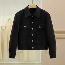 シンプルなデザインの秋用カジュアルコート【ファッション・スリムフィット】