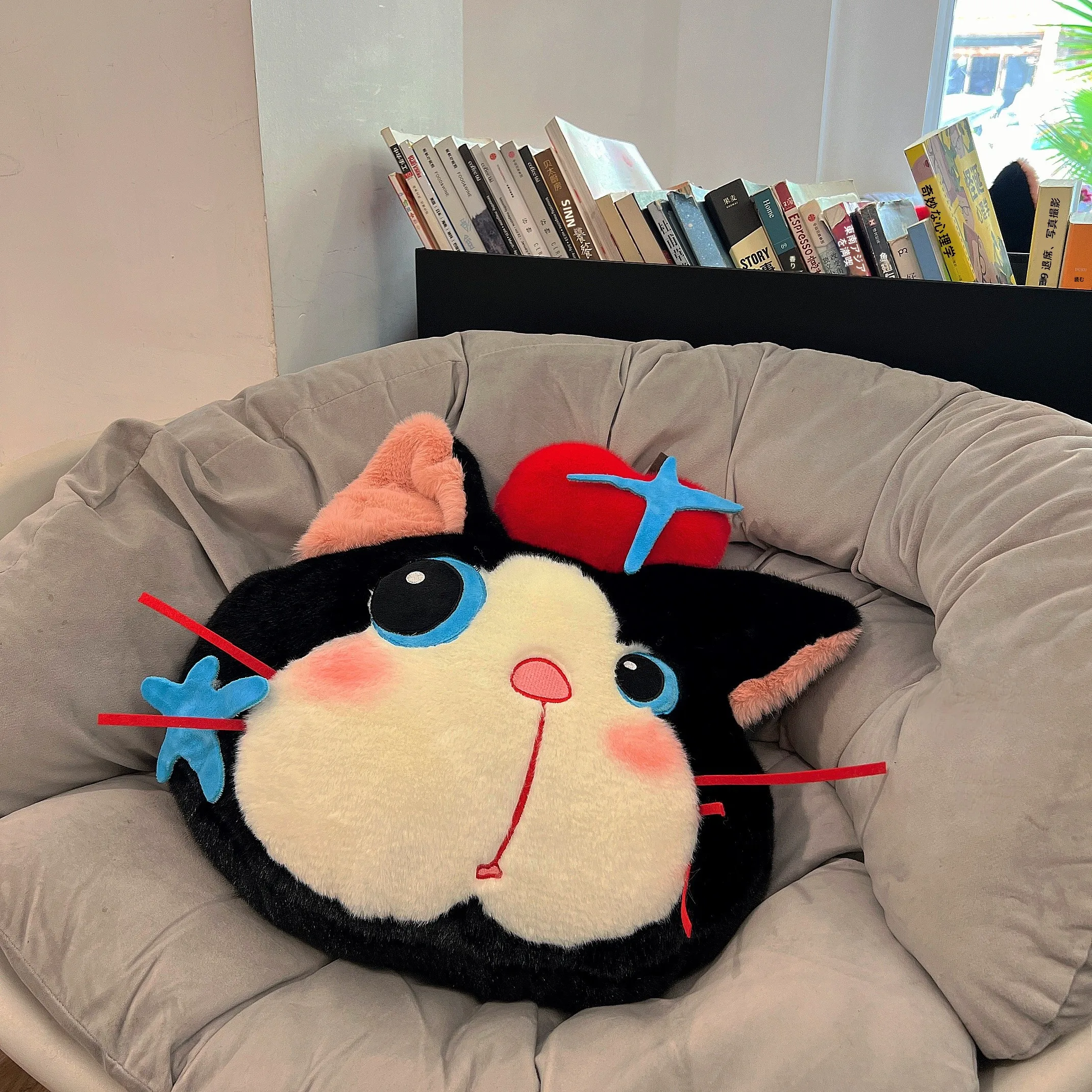 プッシュンと猫のぬいぐるみ、どちらが心を癒すのか？