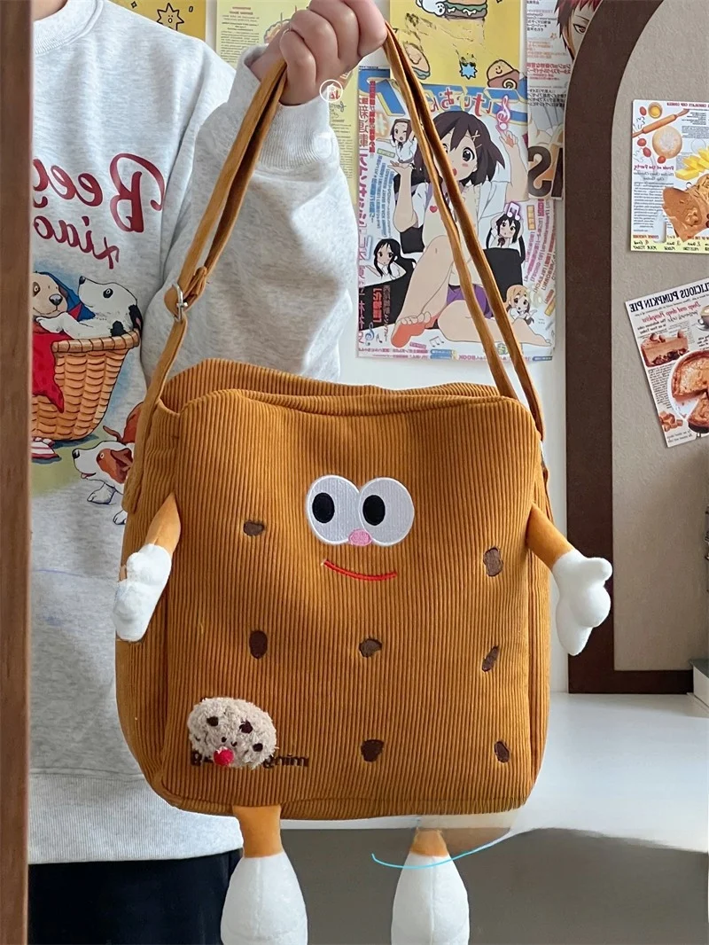可愛い革トートバッグの特徴：クッキー型バッグの実際の使い勝手と素材性能