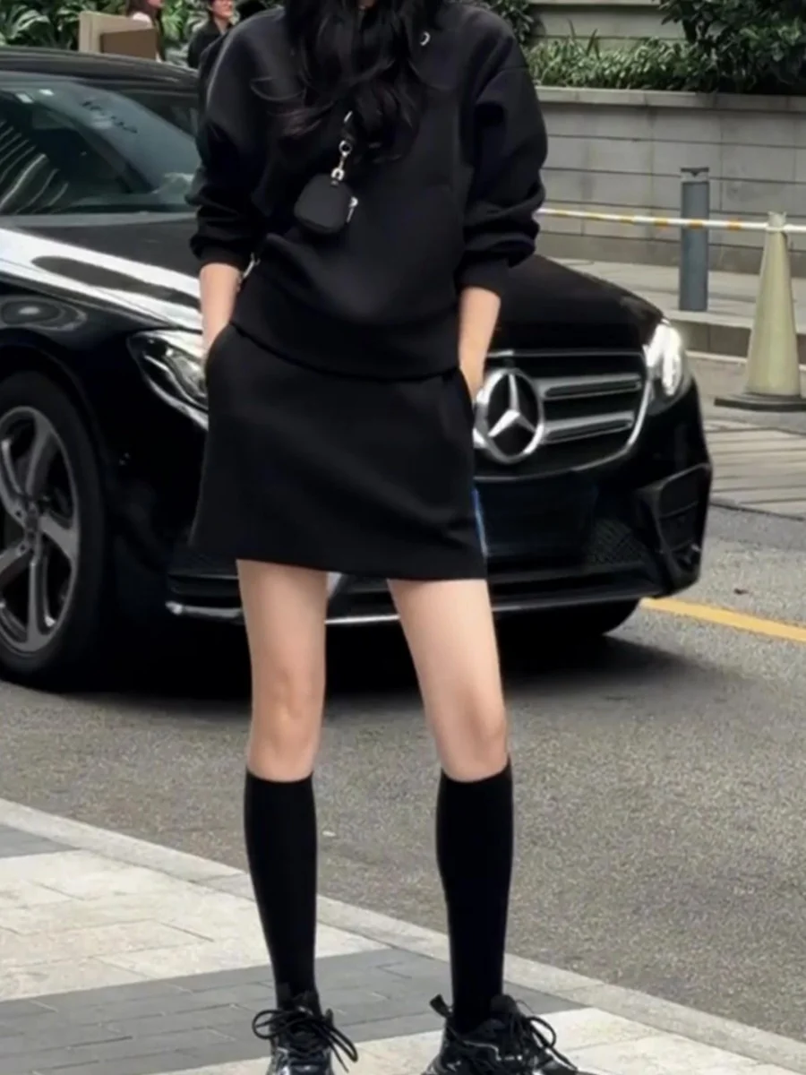 マーメイドスカート コーデ | ハイウエスト・ポケット付きのデザインとトップスのバランス