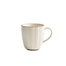 華やかな花びらデザインの陶器製マグカップ【高級感のある美しいスタイル・飲水用】