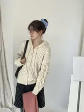 粗い針編みのフード付きセーター【秋冬用・保温・女性用】