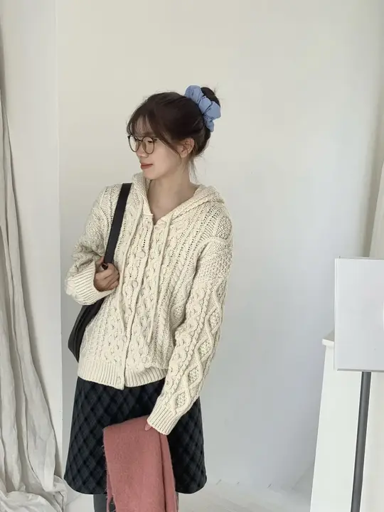 粗い針編みのフード付きセーター【秋冬用・保温・女性用】