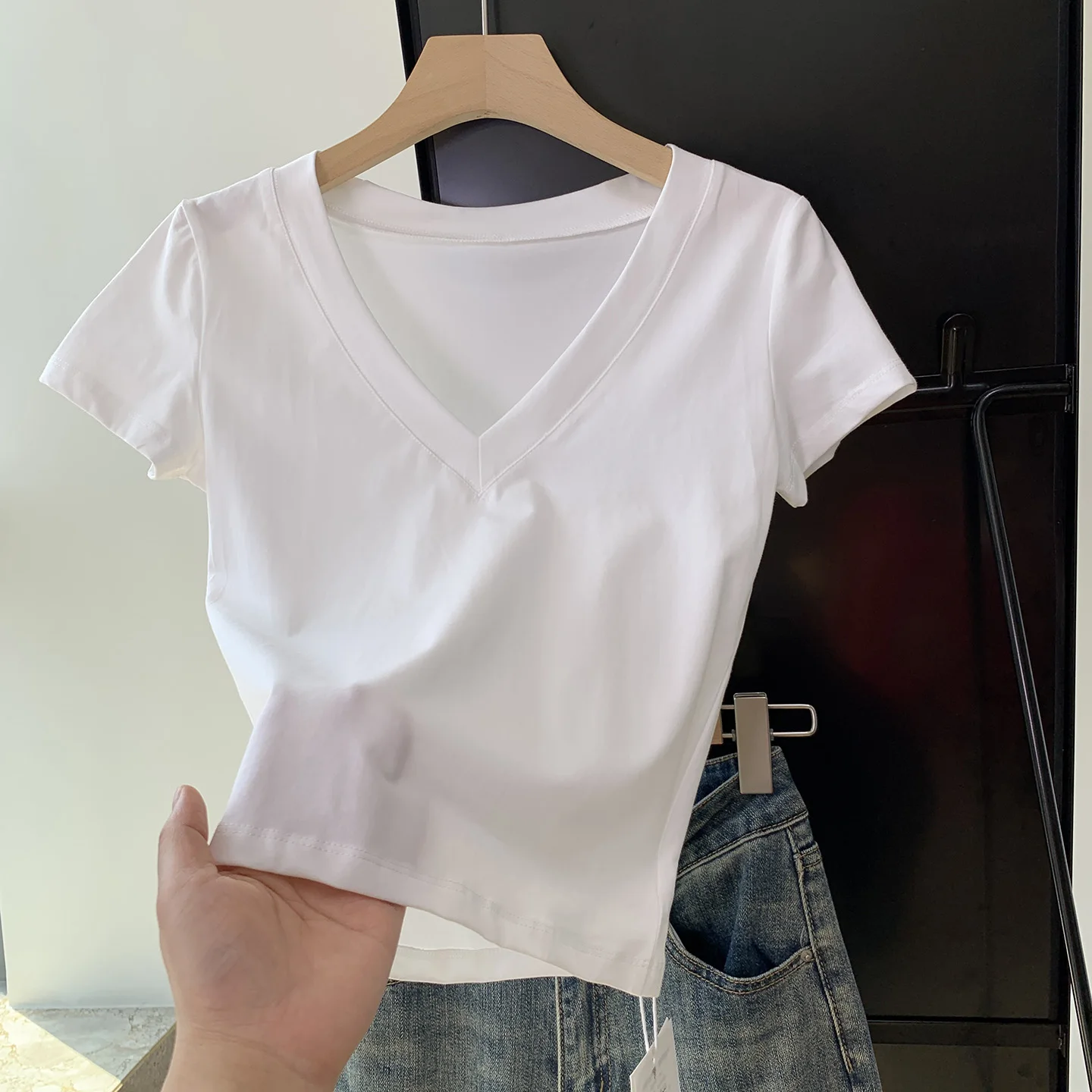 「CカップのTシャツ」はどんな感じですか？デザインやフィット感、価格帯まで徹底解説