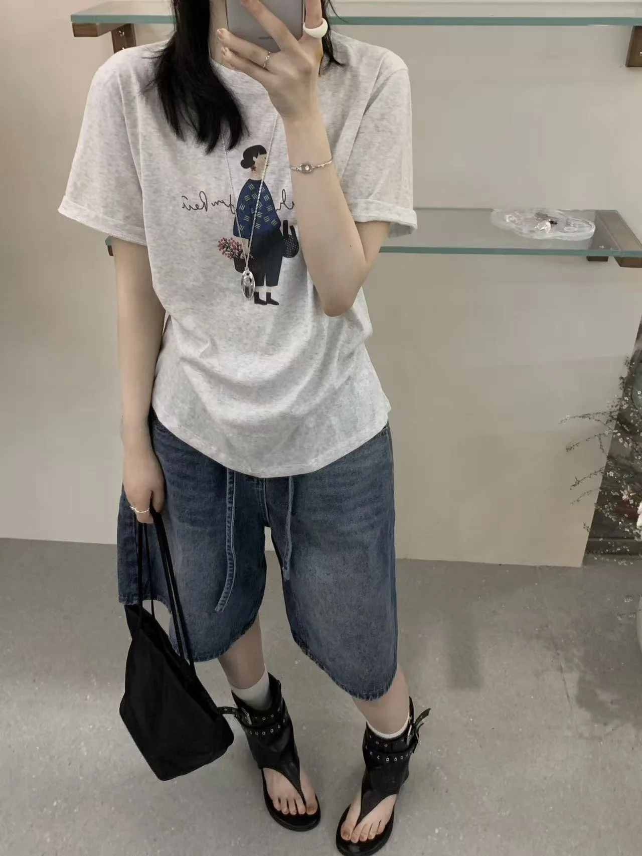 東京秋葉原アニメで出会った、通勤にぴったりなTシャツはどれ？