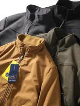 リバーシブル着用可能なフリースジャケット【防風・防水・冬用・ショート丈】
