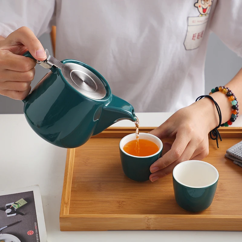 おうち時間を豊かにするおすすめアイテム - 陶器ティーポットの特徴と実用性