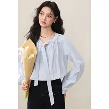 ブルーの長袖シャツとグレーのベスト【重ね着・通勤用・2点コーディネート】（セットアップ対応）