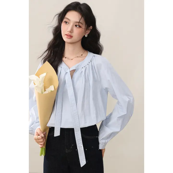 ブルーの長袖シャツとグレーのベスト【重ね着・通勤用・2点コーディネート】（セットアップ対応）