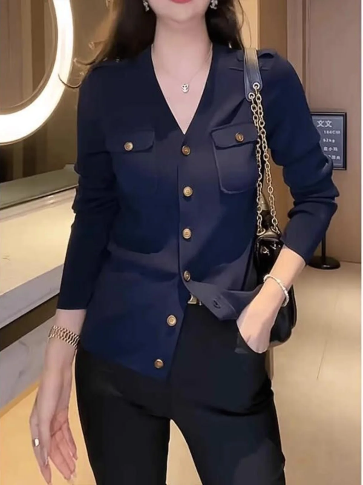 40代の女性にぴったり？黒ロングカーディガンの選び方で失敗しないコーデとは