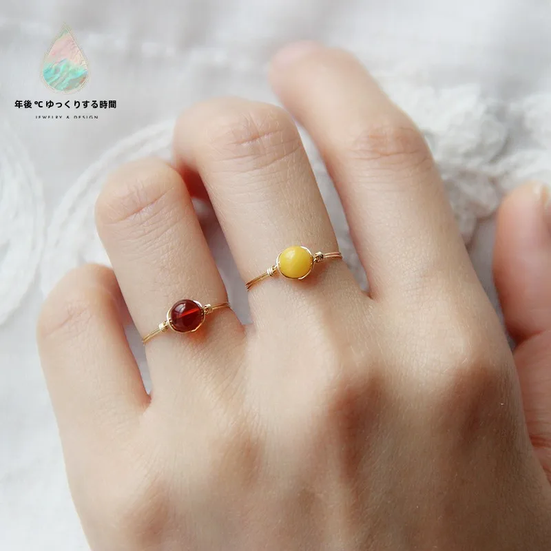 amber color とは？琥珀玉の魅力と、日常に取り入れるベストな方法は？