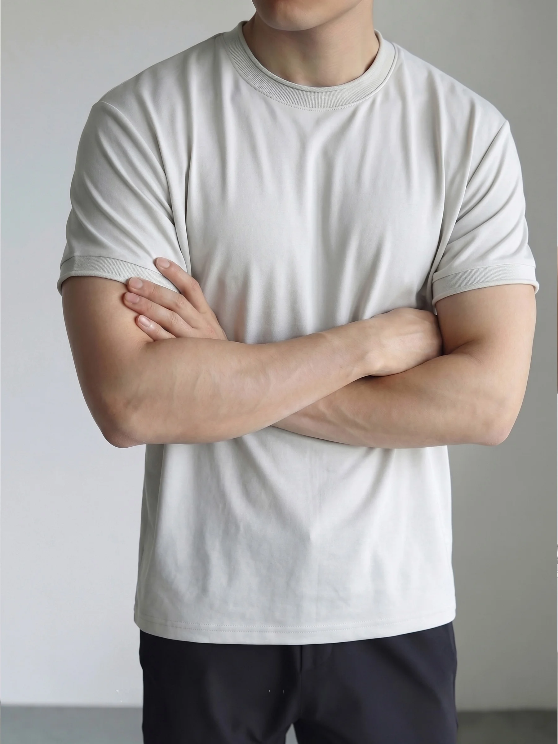 40代の男性に贈るTシャツは、無地のシンプルさが一番？