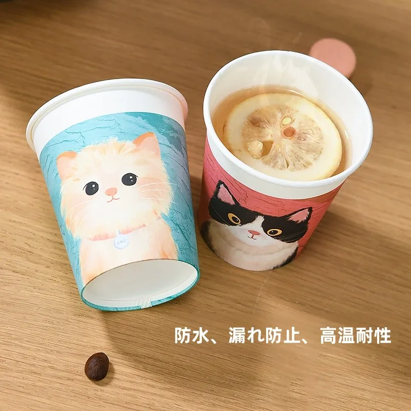 かわいい油絵風小犬と猫の使い捨てカップ：家庭用デザイン容器の実用性と保存性能
