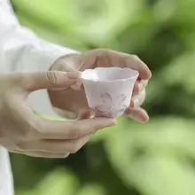 花柄口の小さなティーカップ【ピンク桜・陶器製・釉下彩】