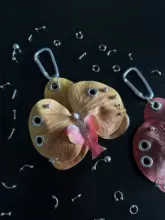 穴あけ不要の花モチーフ金属キーホルダー【ファッショナブルな小物・ユニークデザイン】