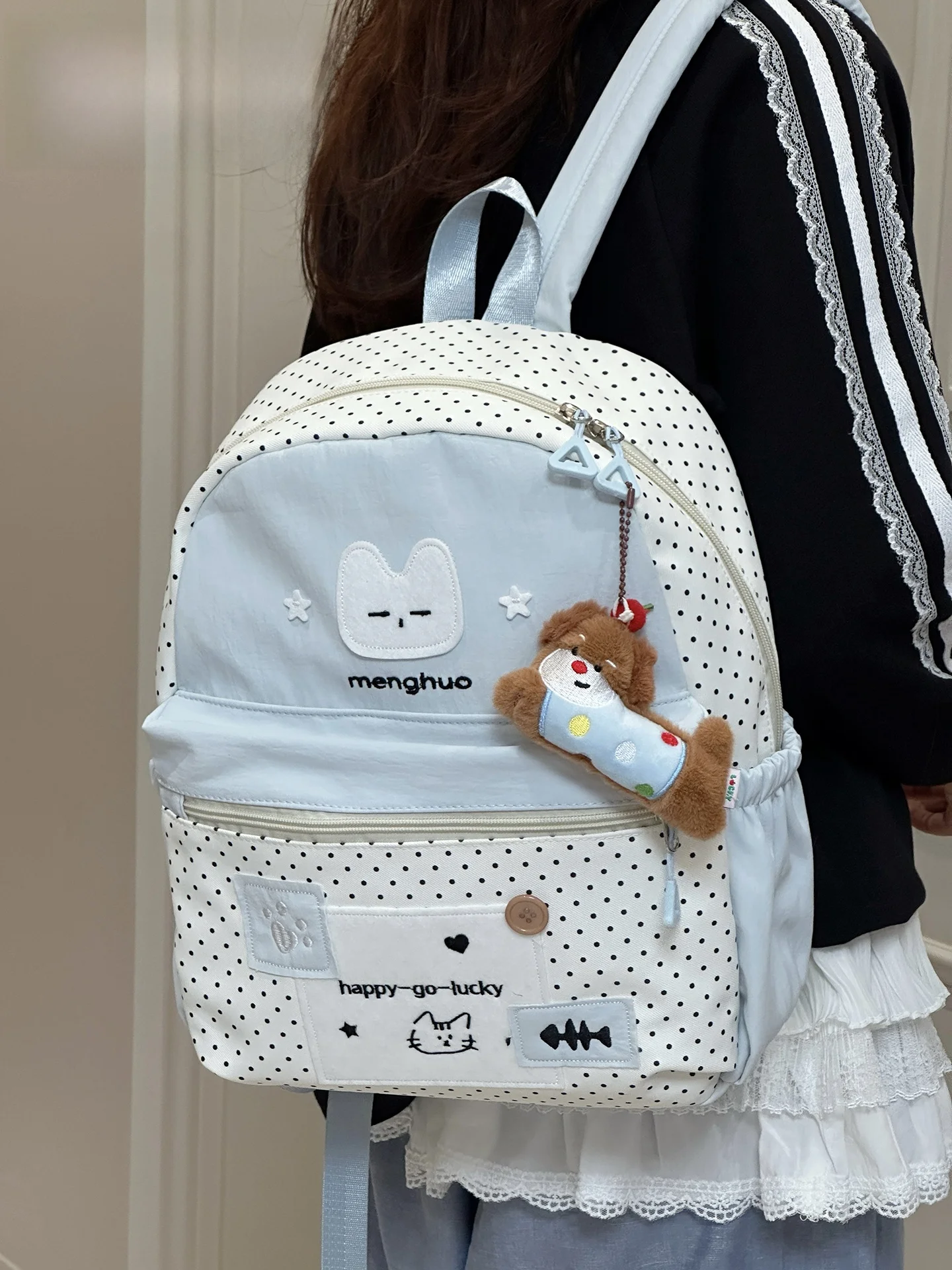 高校生が選ぶ「おしゃれで軽いリュック」は、黒かピンクか？デザインと機能のバランスが鍵