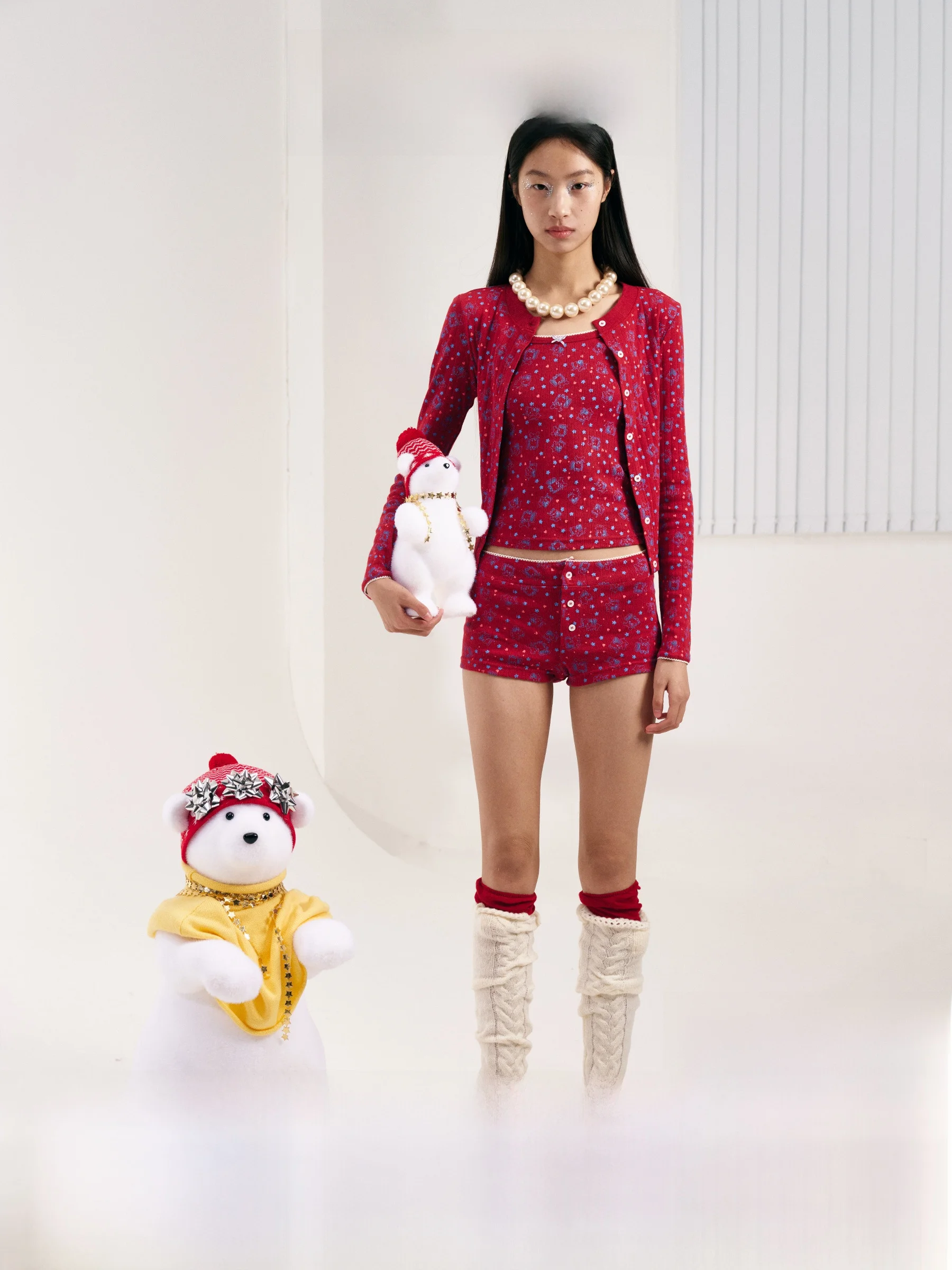 1月の服で悩むあなたへ：ルージュパンツは本当に必要？それとも小象のフリルショートパンツが救う？