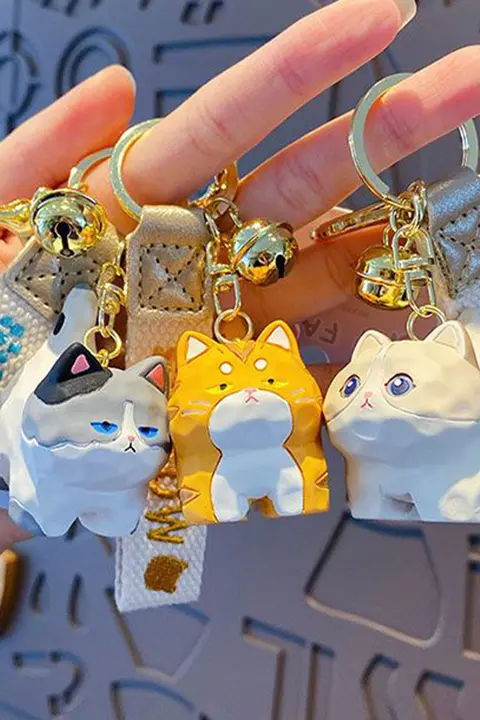 レジン製木彫風ヒョウ猫デザインのかわいいキーホルダー