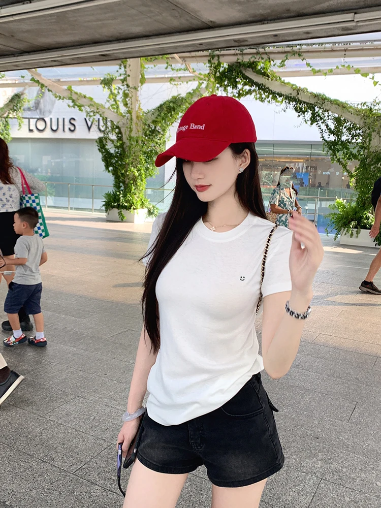 春コーデ レディースにおける笑顔マスクtシャツの定義と特性